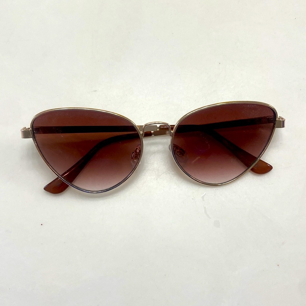 Faded lens cat eye sun glasses